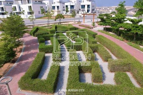 Sharjah Waterfront City, UAE의 판매용 빌라 침실 4개, 258제곱미터 번호 760722 - 사진 24
