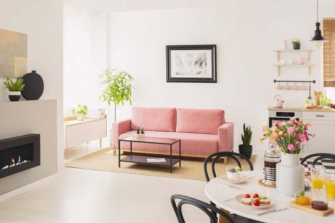 How Dubai's location and developed infrastructure contribute to the development of off-plan real estate?