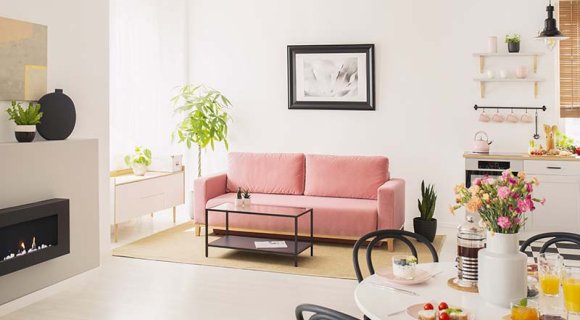 How Dubai's location and developed infrastructure contribute to the development of off-plan real estate?