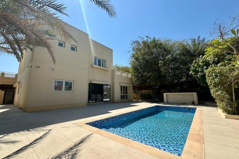 Villa in Dubai, UAE 4 bedrooms, 540 sq.m. № 617454 - photo 16