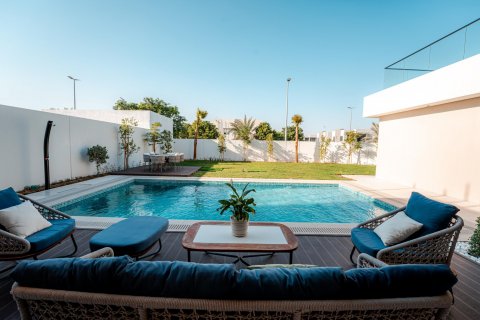 Villa in Sharjah, UAE 5 bedrooms, 520 sq.m. № 583193 - photo 5