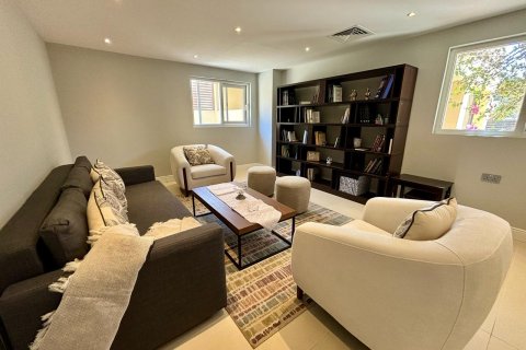 Villa in Meadows, Dubai, UAE 4 bedrooms, 540 sq.m. № 619372 - photo 10