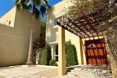 Villa in Meadows, Dubai, UAE 4 bedrooms, 540 sq.m. № 619372 - photo 22