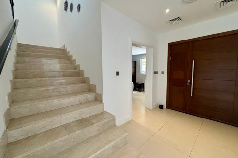 Villa in Dubai, UAE 4 bedrooms, 540 sq.m. № 617454 - photo 12