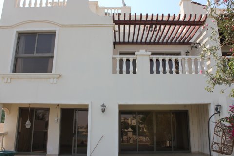 خانه شهری برای فروش در Al Hamra Village، Ras Al Khaimah، امارات متحده عربی 4 خوابه ، 253 متر مربع ، شماره 752235 - تصویر 3