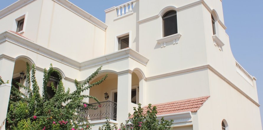 خانه شهری در Al Hamra Village، Ras Al Khaimah ، امارات متحده عربی 4 خوابه ، 253 متر مربع.  شماره 752235