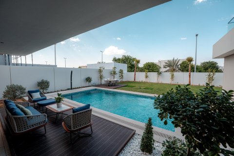 Villa in Sharjah, UAE 5 bedrooms, 520 sq.m. № 583193 - photo 2