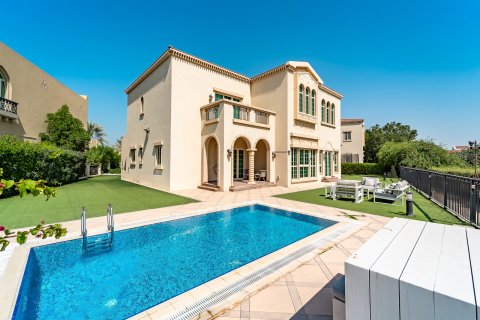 Vila v Jumeirah Islands, Dubai, SAE 4 ložnice, 488 m² Č.: 734117