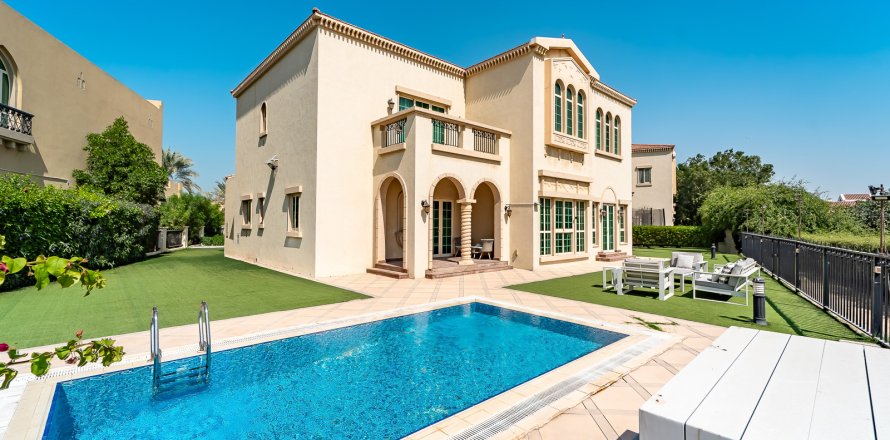 Vila u gradu Jumeirah Islands, Dubai, UAE 4 spavaće sobe, 488 m2 Br. 734117