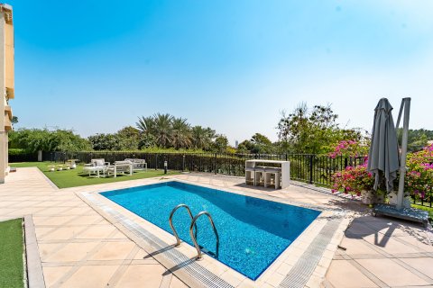 Vila u gradu Jumeirah Islands, Dubai, UAE 4 spavaće sobe, 488 m2 Br. 734117 - Slika 2