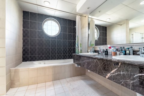 Vila u gradu Jumeirah Islands, Dubai, UAE 4 spavaće sobe, 488 m2 Br. 734117 - Slika 15