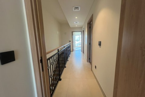 Shtëpi në qytet në Golf City, Dubai, Emiratet e Bashkuara Arabe 4 dhoma gjumi, 144 m2. № 734114 - Foto 8