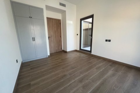 Shtëpi në qytet në Golf City, Dubai, Emiratet e Bashkuara Arabe 4 dhoma gjumi, 144 m2. № 734114 - Foto 12