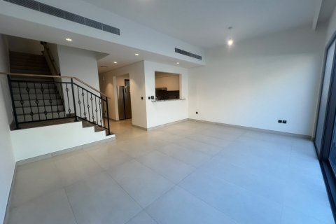 Shtëpi në qytet në Golf City, Dubai, Emiratet e Bashkuara Arabe 4 dhoma gjumi, 144 m2. № 734114 - Foto 2