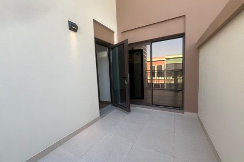 Shtëpi në qytet në Golf City, Dubai, Emiratet e Bashkuara Arabe 4 dhoma gjumi, 144 m2. № 734114 - Foto 18
