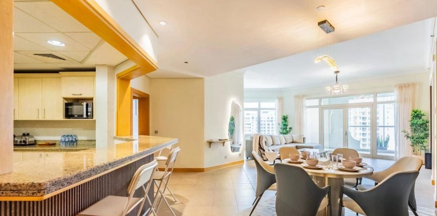 Appartamento a Palm Jumeirah, Dubai, EAU 3 camere da letto, 202.7 mq. № 703632