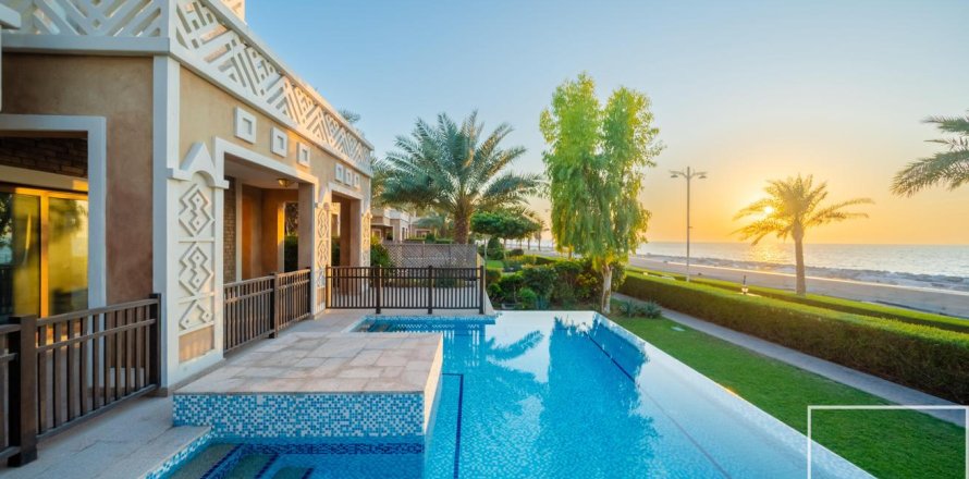 Huvila Palm Jumeirah, Dubai, Arabiemiraatit 4 makuuhuonetta, 912 m2 № 646399