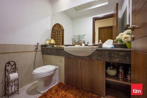 Townhouse in Dubai, UAE 4 bedrooms, 380.7 sq.m. № 591131 - photo 13