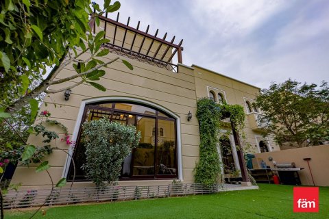 Townhouse in Dubai, UAE 4 bedrooms, 380.7 sq.m. № 591131 - photo 1