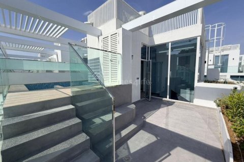 Al Barari, Dubai, BAE’de kiralık villa 4 yatak odası, 459 m&sup2; No 703346 - fotoğraf 2