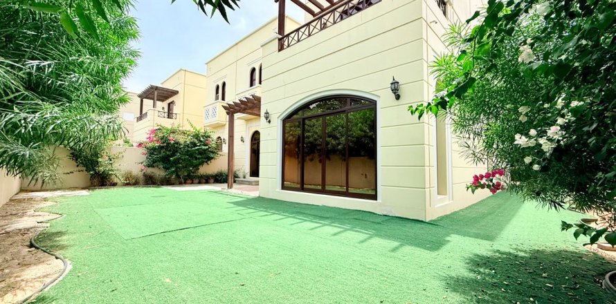 Vilă în Dubai, EAU 4 dormitoare, 390 mp.  №694235