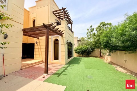 Vilă de închiriat în Dubai, EAU 4 dormitoare, 390 mp. №694235 - poză 3