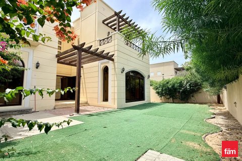 Vilă de închiriat în Dubai, EAU 4 dormitoare, 390 mp. №694235 - poză 2