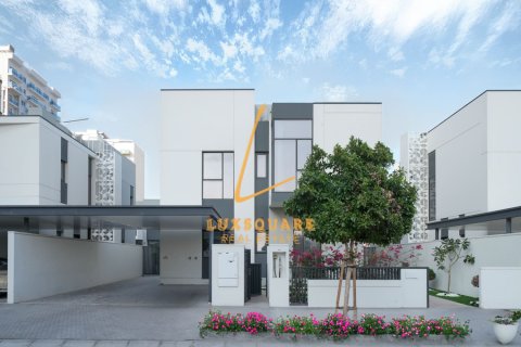 Willa w Al Furjan, Dubai, ZEA 4 sypialnie, 570 mkw. nr 705269