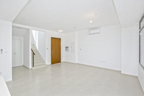 Townhouse in Town Square, Dubai, UAE 3 bedrooms, 215 sq.m. № 719982 - photo 1