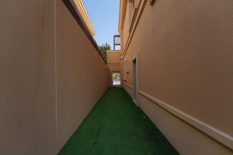 Commercial property in Al Raha Golf Gardens, Abu Dhabi, UAE 4 bedrooms, 522 sq.m. № 594302 - photo 25
