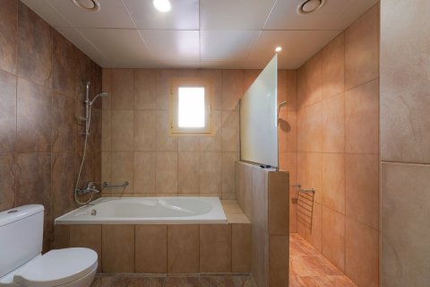 Commercial property in Al Raha Golf Gardens, Abu Dhabi, UAE 4 bedrooms, 522 sq.m. № 594302 - photo 20