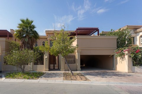 Commercial property in Al Raha Golf Gardens, Abu Dhabi, UAE 4 bedrooms, 522 sq.m. № 594302 - photo 1