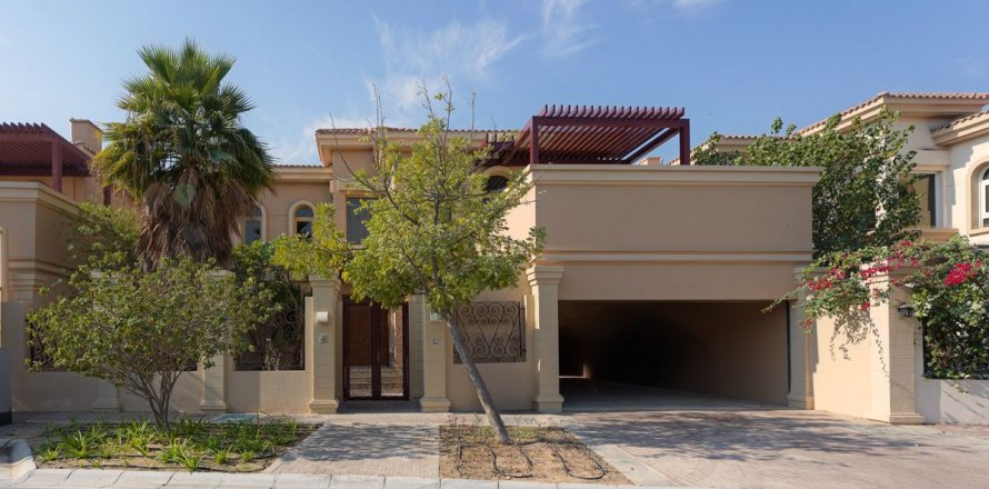 Commercial property in Al Raha Golf Gardens, Abu Dhabi, UAE 4 bedrooms, 522 sq.m. № 594302