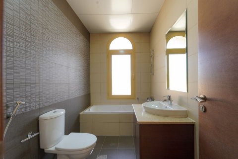 Commercial property in Al Raha Golf Gardens, Abu Dhabi, UAE 4 bedrooms, 522 sq.m. № 594302 - photo 17