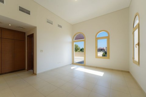 Commercial property in Al Raha Golf Gardens, Abu Dhabi, UAE 4 bedrooms, 522 sq.m. № 594302 - photo 16