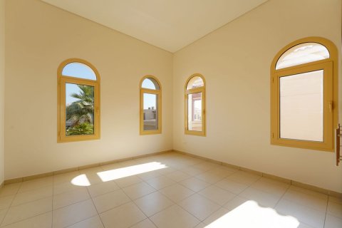 Commercial property in Al Raha Golf Gardens, Abu Dhabi, UAE 4 bedrooms, 522 sq.m. № 594302 - photo 14