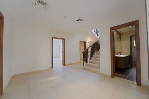 Commercial property in Al Raha Golf Gardens, Abu Dhabi, UAE 4 bedrooms, 522 sq.m. № 594302 - photo 5