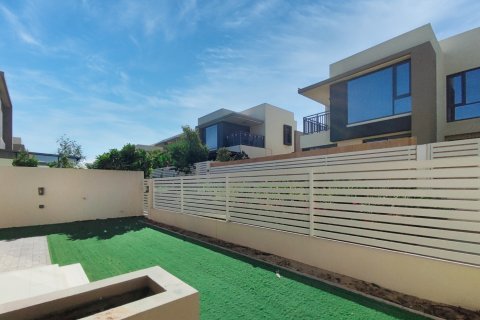 וילה להשכרה ב Dubai Hills Estate, Dubai, איחוד האמירויות  4 חדרי שינה, 229 מ"ר, מספר 741565 - תמונה 2