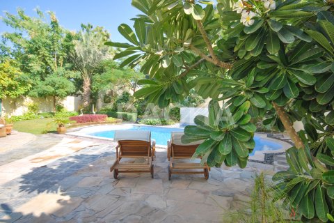 Vilë në Meadows, Dubai, Emiratet e Bashkuara Arabe 5 dhoma gjumi, 570 m2. № 717724 - Foto 12