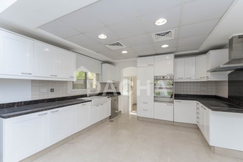 Vilë në Meadows, Dubai, Emiratet e Bashkuara Arabe 5 dhoma gjumi, 355 m2. № 717725 - Foto 4