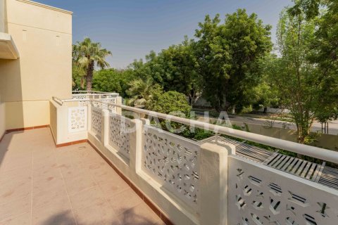 Vilë në Meadows, Dubai, Emiratet e Bashkuara Arabe 5 dhoma gjumi, 355 m2. № 717725 - Foto 12
