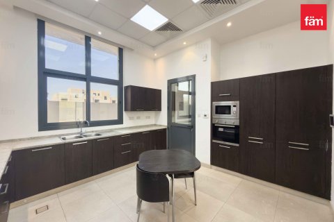 Vilă de închiriat în Al Barsha, Dubai, EAU 5 dormitoare, 1219.3 mp.  №689467 - poză 11