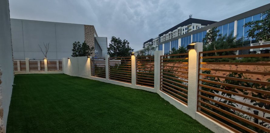 Rumah bandar di Dubai, UAE 2 bilik tidur, 165.4 meter persegi № 691367