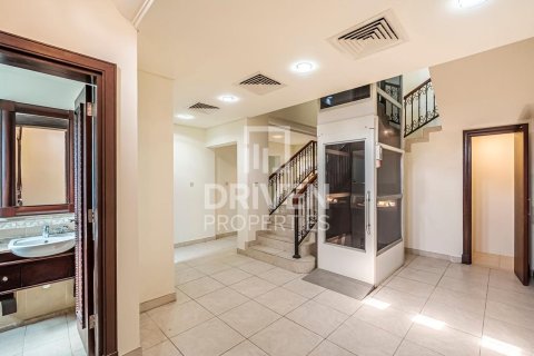 Villa zur Miete in Dubai Sports City, Dubai, VAE 5 Schlafzimmer, 541.9 m2 Nr. 757347 - Foto 17