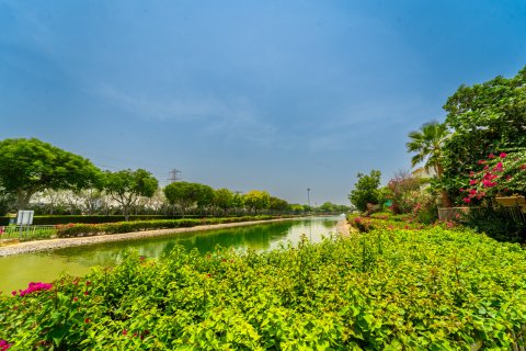 Vilë në Dubai, Emiratet e Bashkuara Arabe 2 dhoma gjumi, 173 m2. № 700134 - Foto 10
