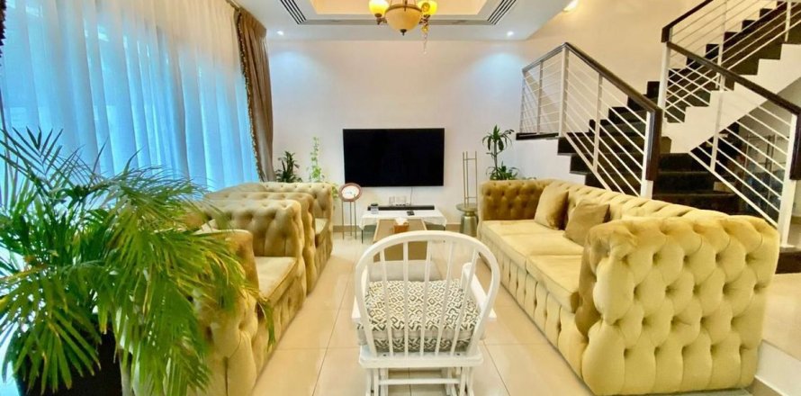 Řadový dům v Dubai, SAE 4 ložnice, 2913 m² Č.: 735326