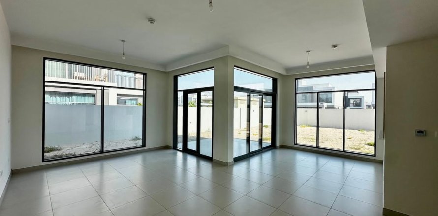 Villa a Dubai, EAU 5 camere da letto, 529.7 mq. № 735328