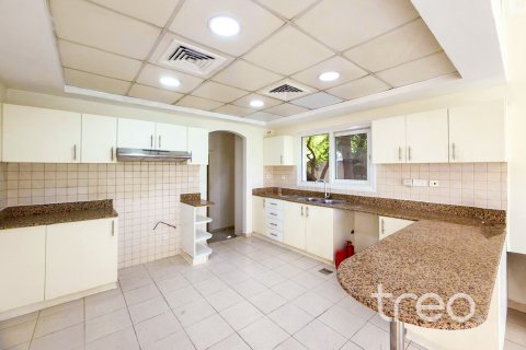 Vilă de închiriat în Meadows, Dubai, EAU 4 dormitoare, 332.41 mp. №741139 - poză 5