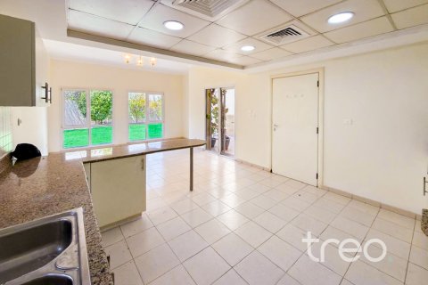 Vilă de închiriat în Meadows, Dubai, EAU 4 dormitoare, 332.41 mp. №741139 - poză 4