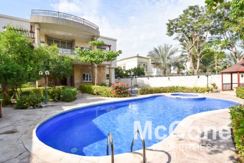 Vila v Emirates Hills, Dubai, SAE 6 ložnice, 1778.35 m² Č.: 587576 - fotografie 16
